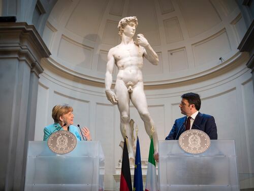 Renzi alla Merkel: "Nostre riforme come il David di Michelangelo"