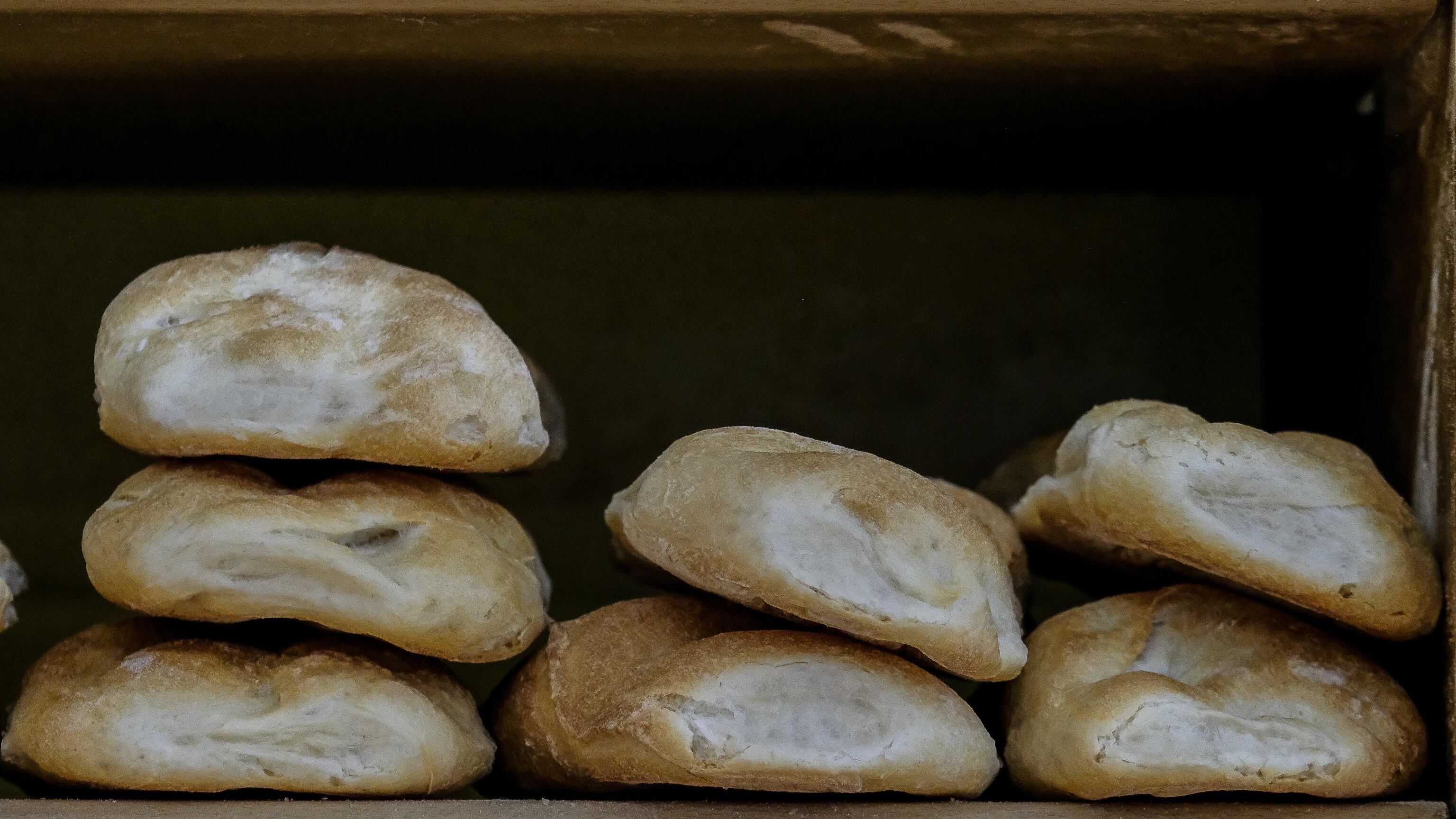 Vola il prezzo del pane: vendite record a 9,8 euro al chilo