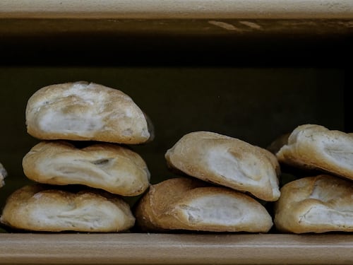 Vola il prezzo del pane: vendite record a 9,8 euro al chilo