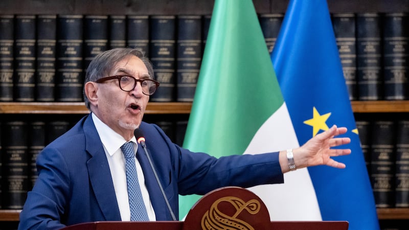 La Russa su Report: “Va cambiato, non eliminato”. Ma il M5s lo attacca: “Unico scopo è fare fuori Ranucci”