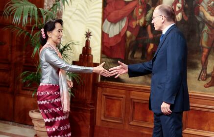 Grande accogliernza per Aung San Suu Kyi 1