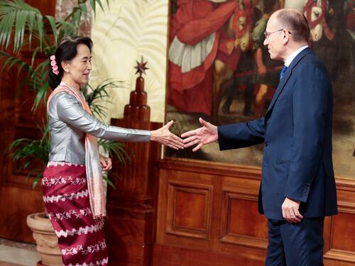 Grande accoglienza per Aung San Suu Kyi