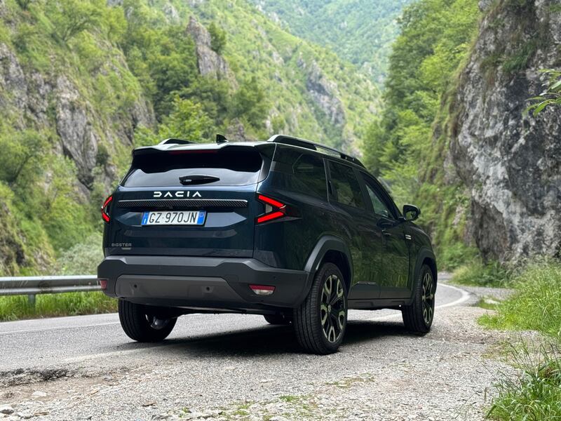Dacia Bigster Hybrid: guarda la gallery del nuovo SUV ibrido full 19
