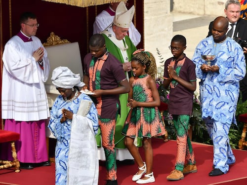 Il Don critico sul Papa: "Ossessione per i migranti"