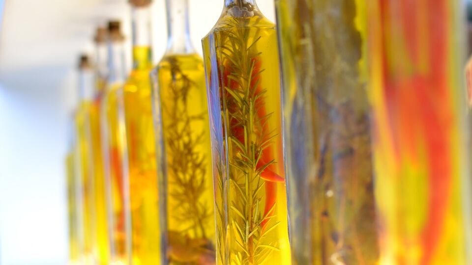Olio d'oliva: usi e benefici
