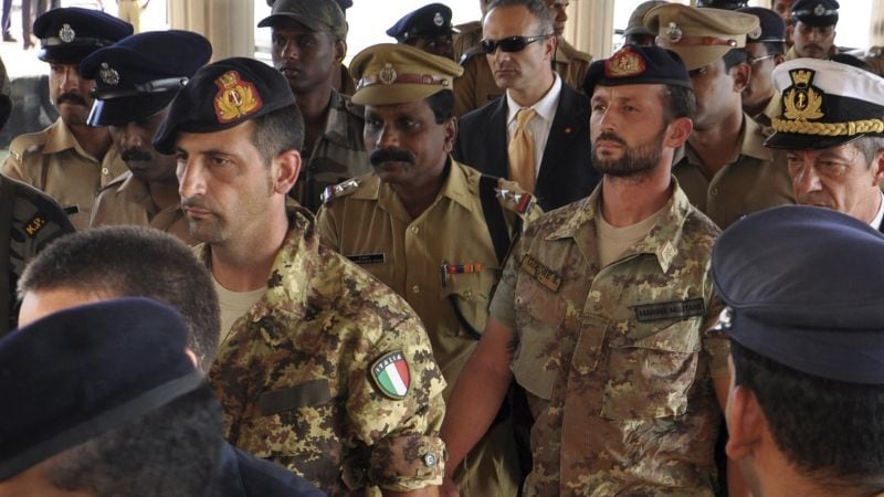 Un altro schiaffo al governo Ora implora i marò in prestito