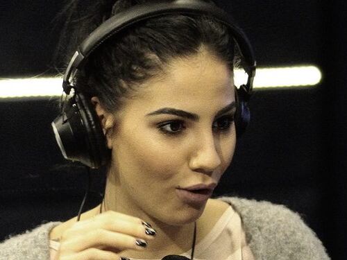 Gf Vip, Giulia parla di argomenti troppo spinti e la produzione la richiama