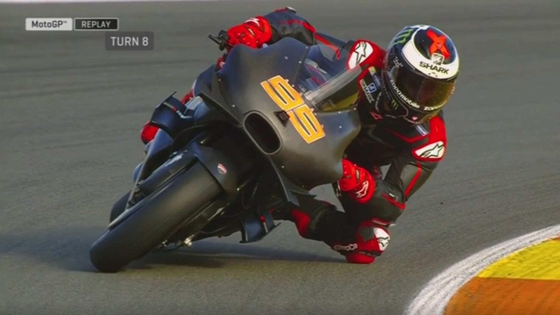 Lorenzo e Ducati, buona la prima