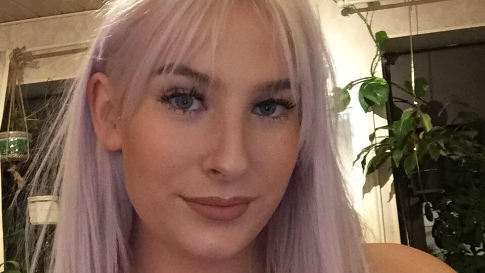 Autista caccia donna poco vestita: i musulmani la difendono