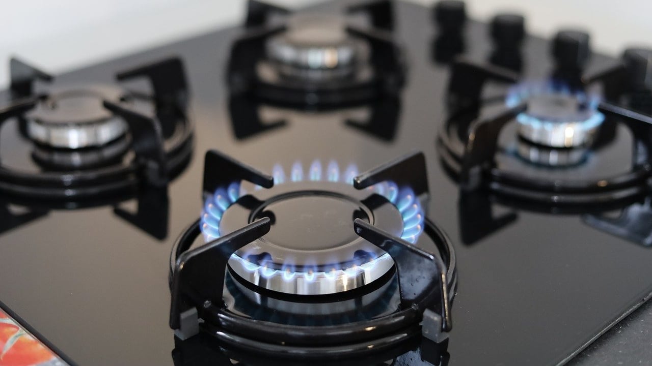 Gas, in sei mesi aumenti del 12% sul mercato libero: le cause dell’impennata dei prezzi