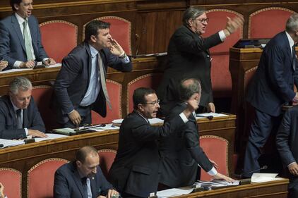 Ius soli, la Lega occupa i banchi del governo: è bagarre 4