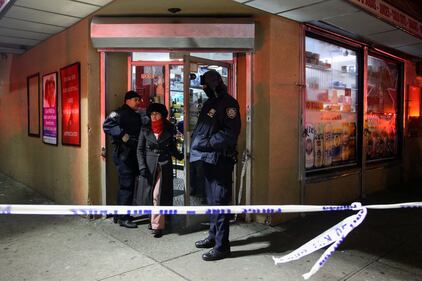 New York, brucia un intero palazzo nel Bronx 13