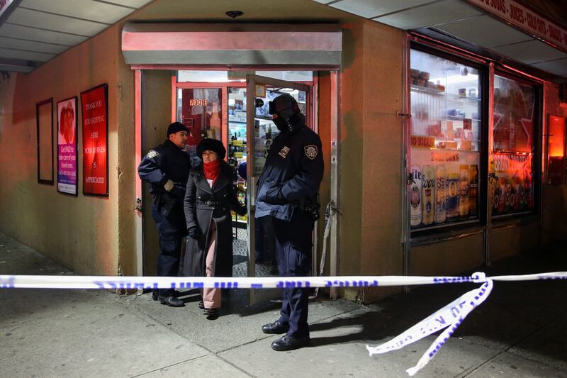 New York, brucia un intero palazzo nel Bronx 13