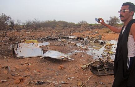 Aereo caduto in Mali: ecco le prime immagini 11
