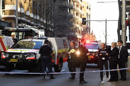 Attacco con coltello a Sydney: morta una donna 1