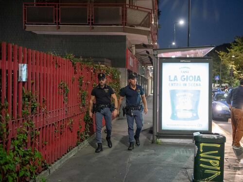 Ancora sangue a Milano, giovane accoltellato al volto: è grave