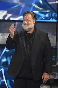 Sanremo 2024: ecco il look della terza serata del Festival di conduttore, co-conduttrice e ospiti 6