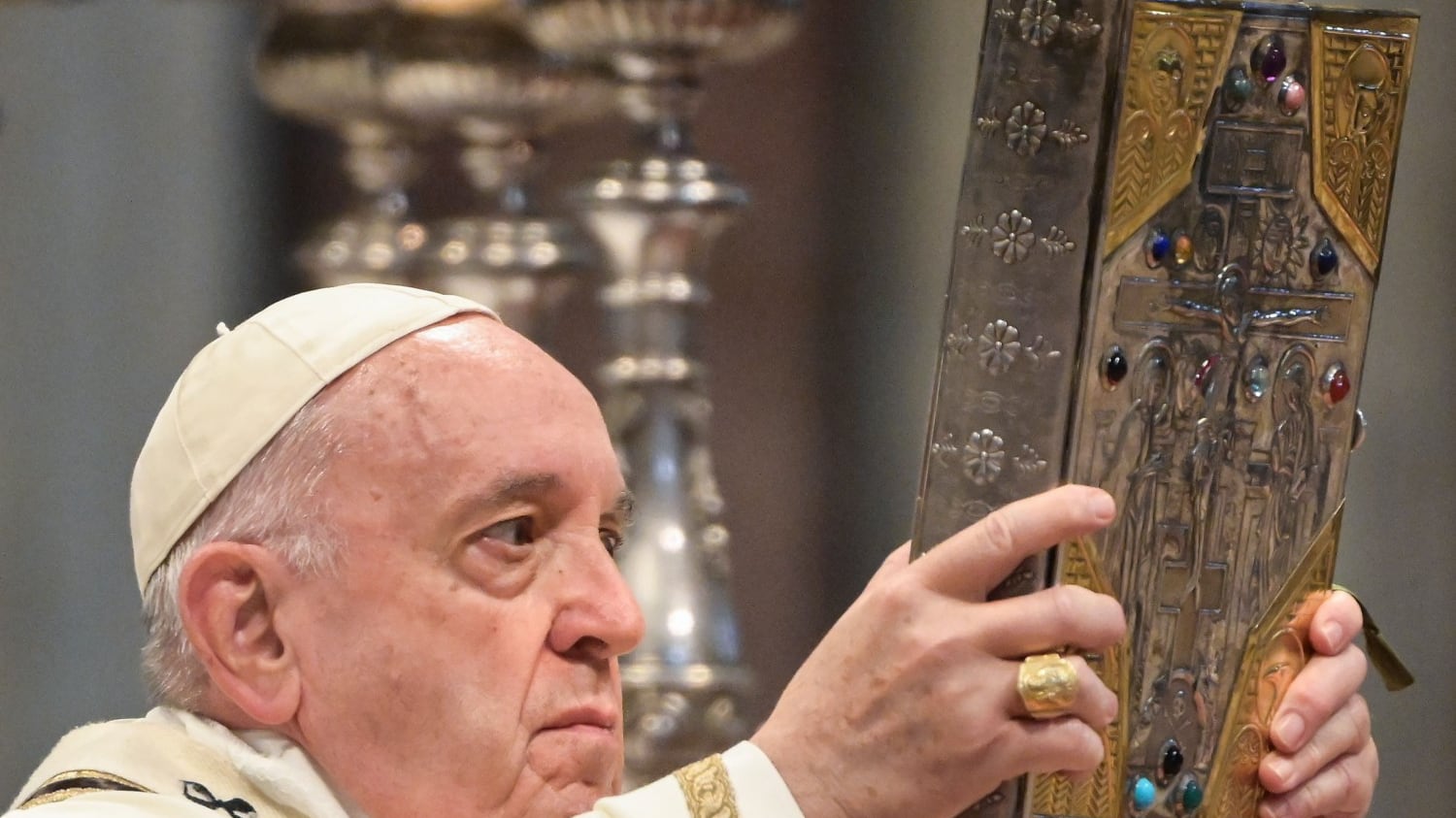 Pure la "cerchia" del papa sotto accusa: chi sono gli "eretici"