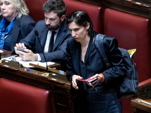 Ddl antisemitismo, la Brigata Ebraica contro Schlein: “Un tradimento”. E il no spacca ancora il Pd