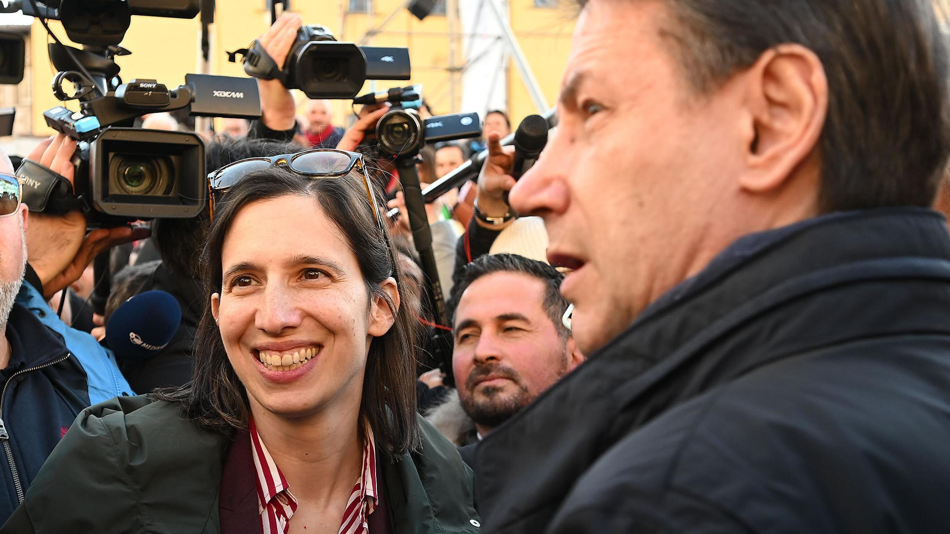 "Brutto segnale", "Da voi lottizzazione". Sulla Rai volano gli stracci tra Pd e M5S