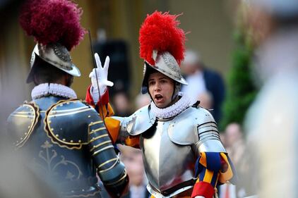 Le nuove guardie svizzere giurano in Vaticano 12