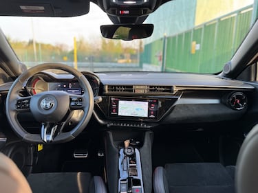 Alfa Romeo Junior Veloce: la gallery del crossover sportivo elettrico da 280 CV 16