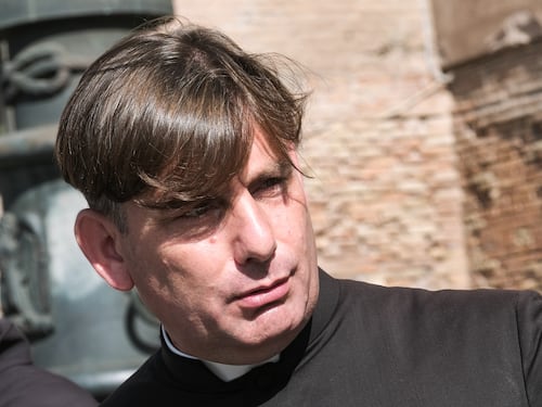 Don Coluccia aggredito a Roma