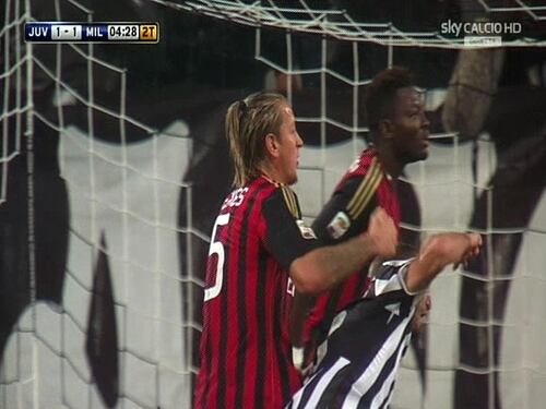 Quattro giornate di squalifica a Mexes per il pugno a Chiellini. Milan, una partita a porte chiuse