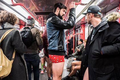 No Pants subway ride, la corsa in metropolitana che sfida il freddo 13