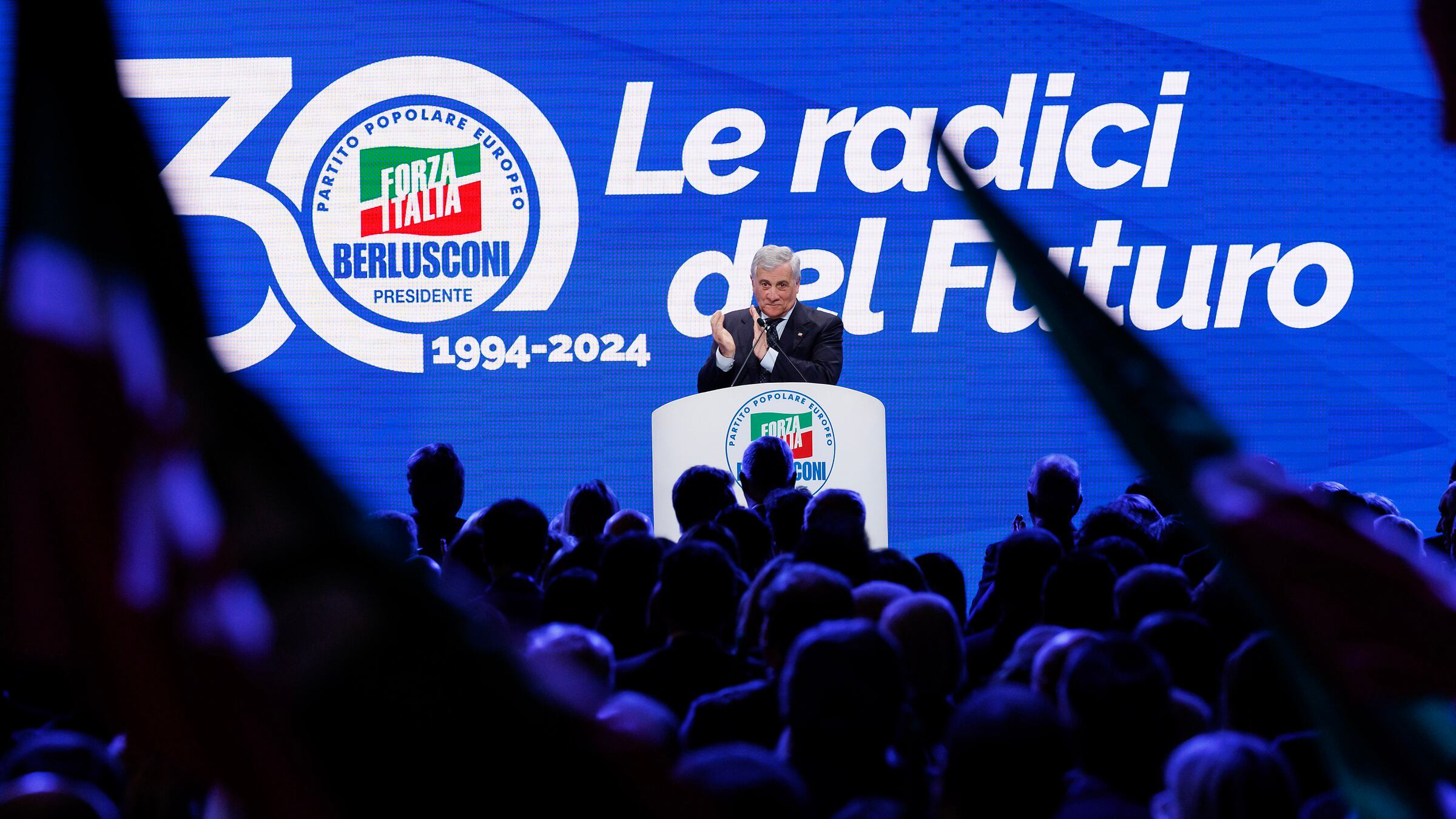 La festa di Forza Italia Tajani: "Noi ancora forti"