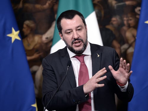 Anche Salvini attacca Macron: "Tratta i migranti come bestie"