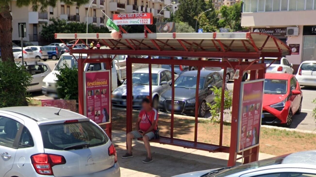 Palermo, vandalizzata la pensilina rossa in via D'Amelio