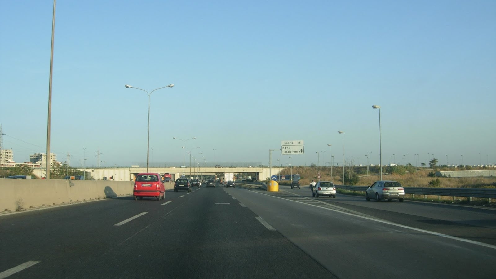 Bari, morto a 20 anni in un incidente stradale: i genitori chiedono al Comune il risarcimento dei danni