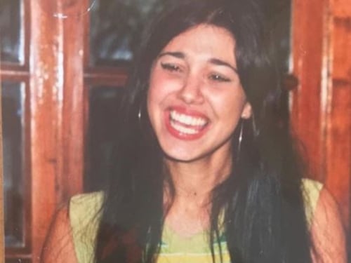Belen pubblica una foto di quando aveva 16 anni. Ma i commenti della rete sono impietosi