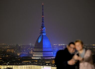 La Mole Antonelliana in blu per la giornata sull'autismo 8