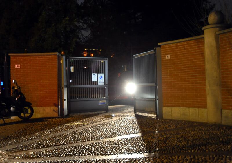 Trovato un cadavere nel muro di Villa degli Occhi 8
