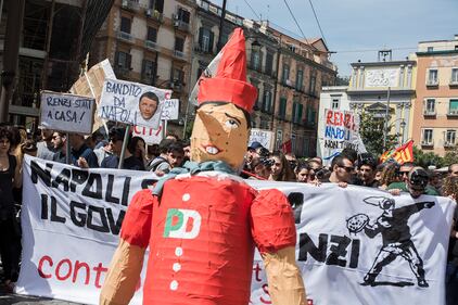 "Napoli sfiducia Renzi" 3