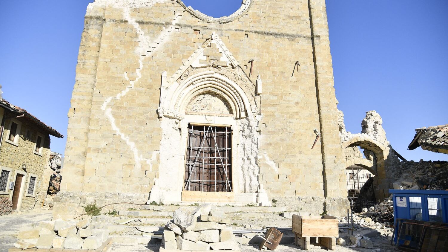 I 120 "furbetti" del terremoto: fondi per le case di villeggiatura