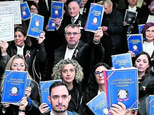 I paladini della Costituzione? Anche il pm del "caso Esposito"