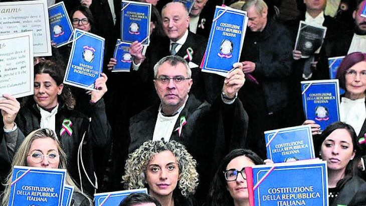 I paladini della Costituzione? Anche il pm del "caso Esposito"