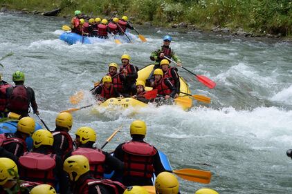 I giocatori della Roma si danno al rafting 1