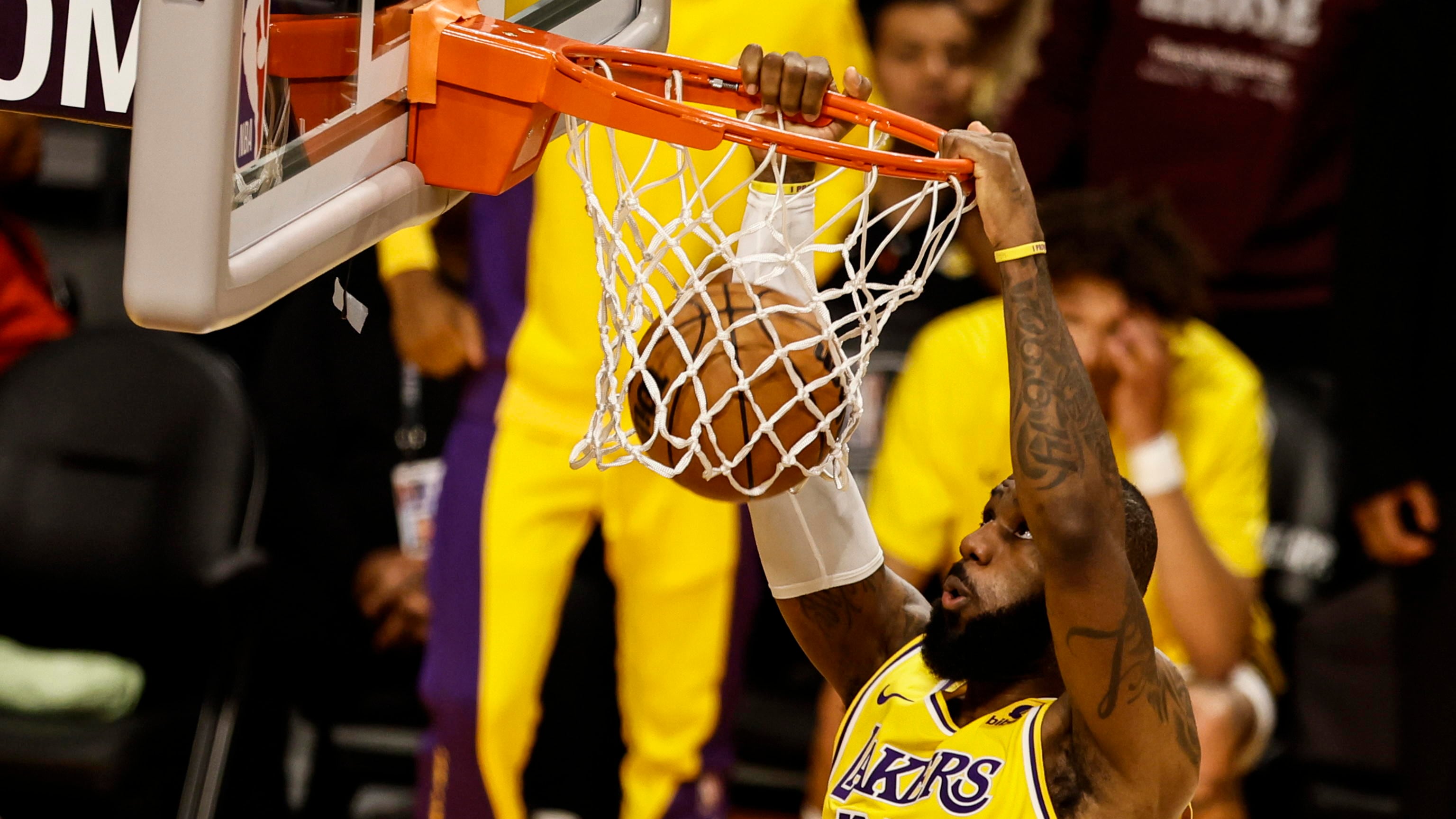 Lebron James Phoenix Lakers