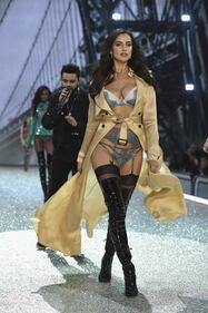 Irina Shayk hot per gli auguri di Natale 29