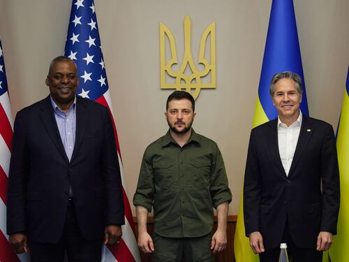 L'obiettivo Usa: "Russia indebolita per evitare guerre". Altre armi, più soldi per far vincere Kiev