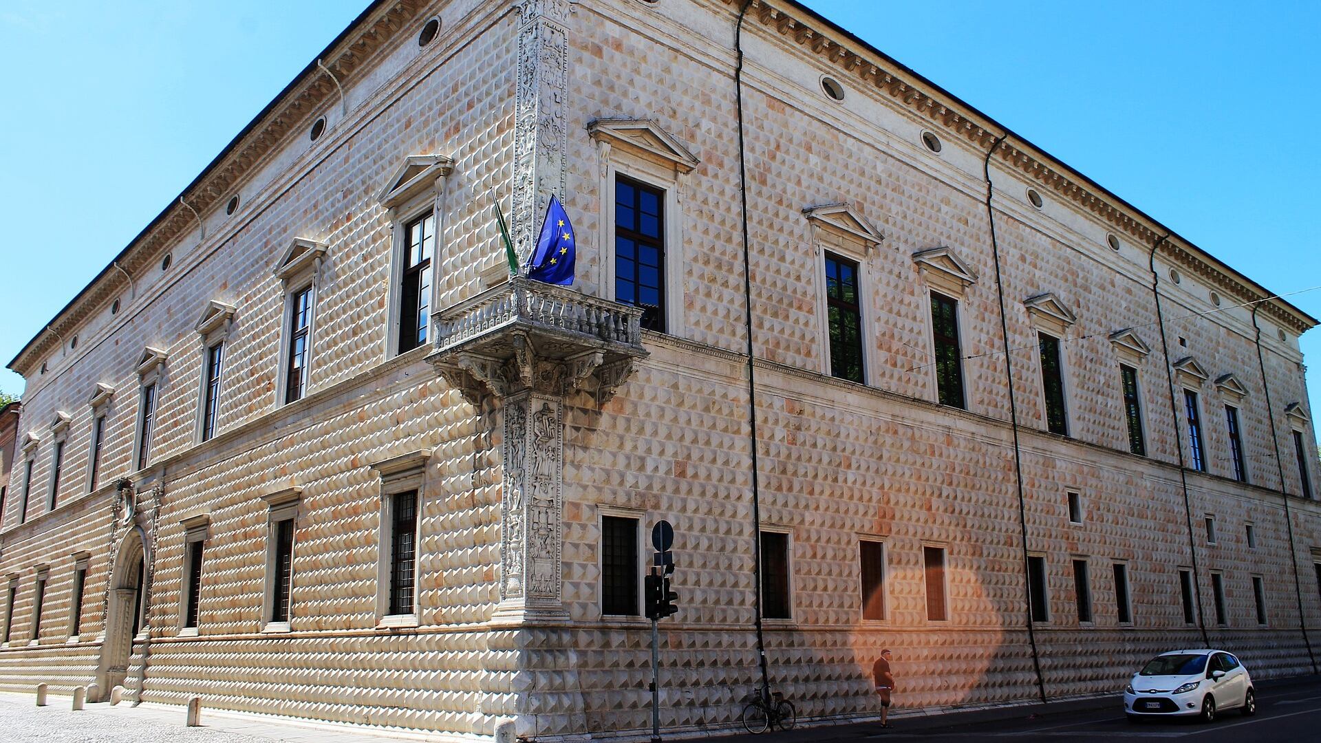 Ferrara: Palazzo dei Diamanti e i suoi misteri