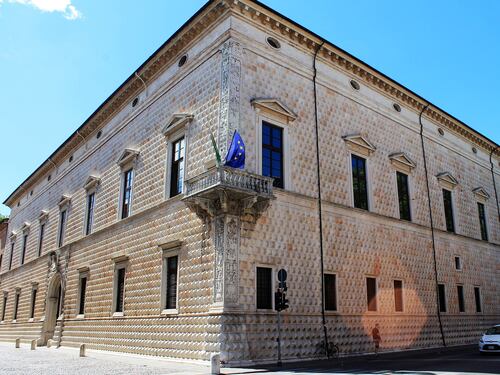 Ferrara: Palazzo dei Diamanti e i suoi misteri