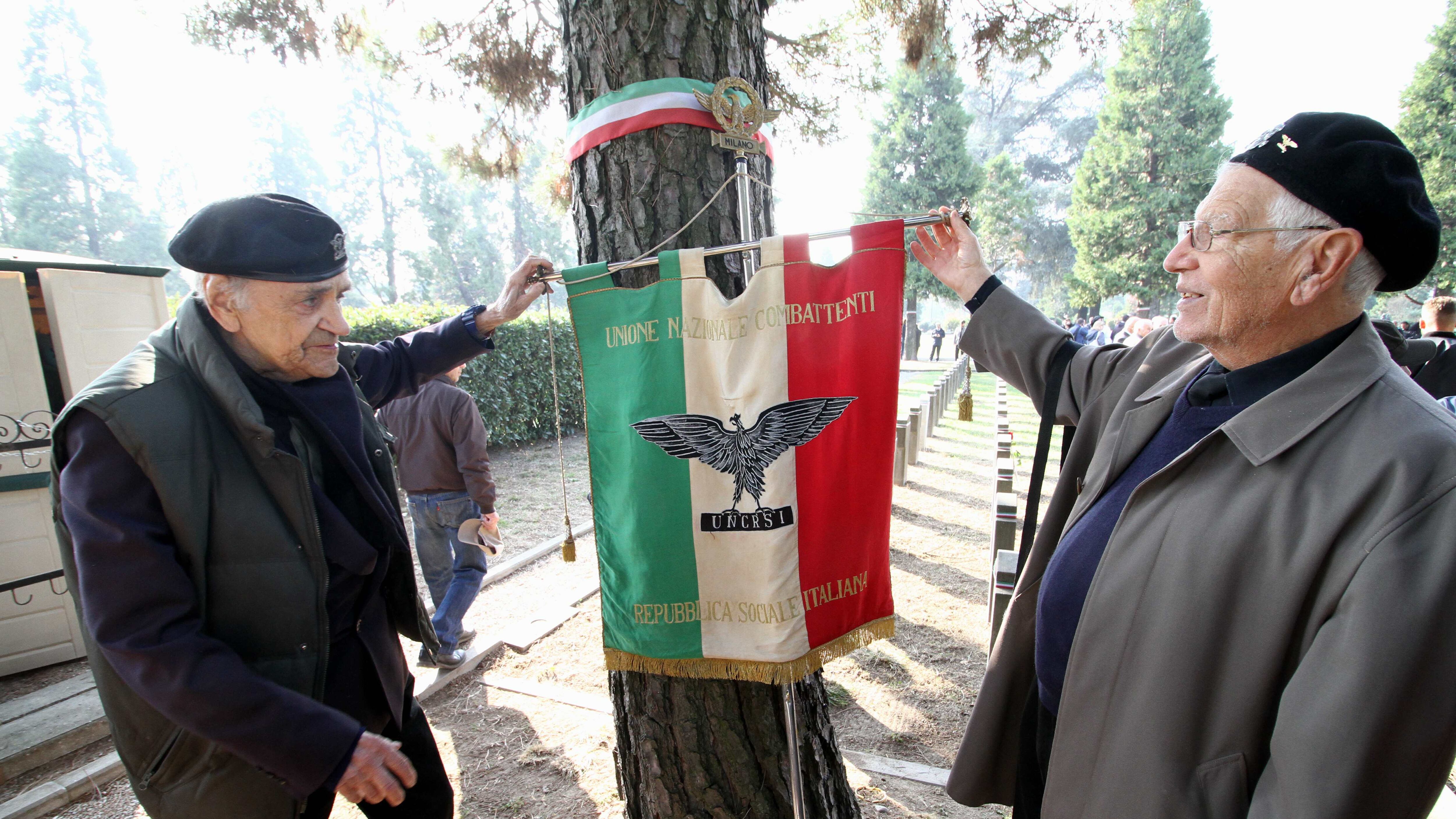 Democrazia salva. Già denunciati i saluti romani dei reduci 90enni