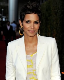 Halle Berry topless su Instagram 12