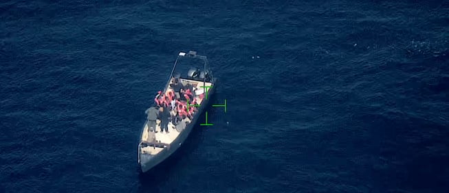 Sea Watch sotto inchiesta: il video di Frontex riprende il trasbordo con i trafficanti 10
