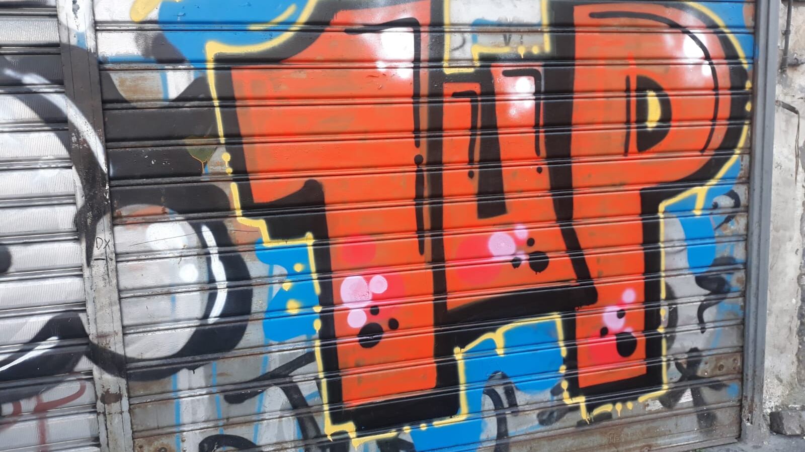 I graffiti 1Up arrivano in città: la protesta degli ambientalisti
